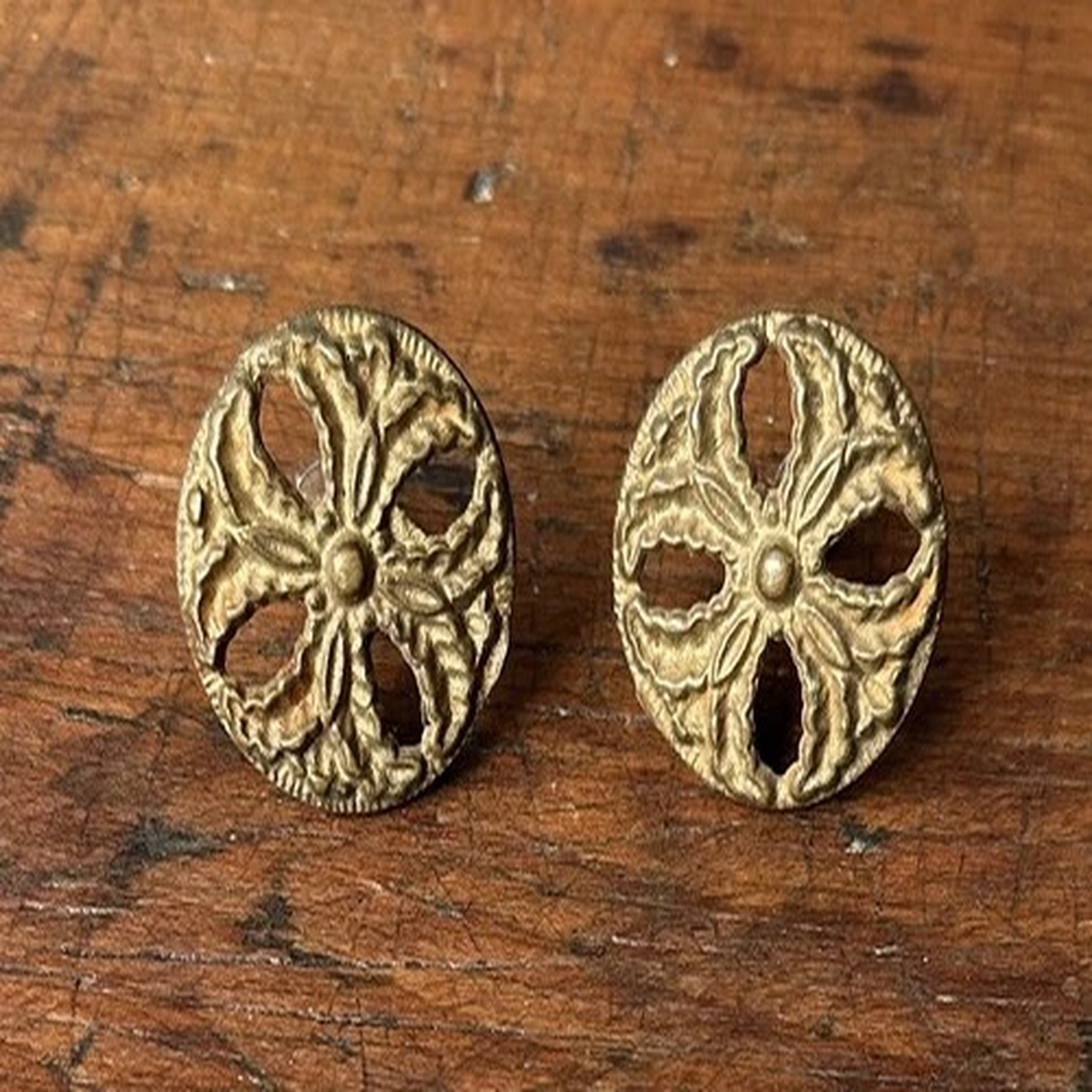 #2086-TWO Antique Cast Brass Victorian 19th C. Drawer Pulls Knob Match 1 1/2″ d.