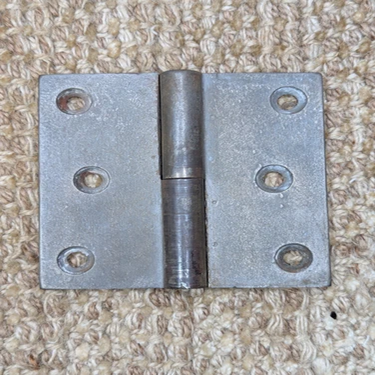 3 1/2″ x 3 1/2″ Antique Cast Iron Left Lift Off Hinge