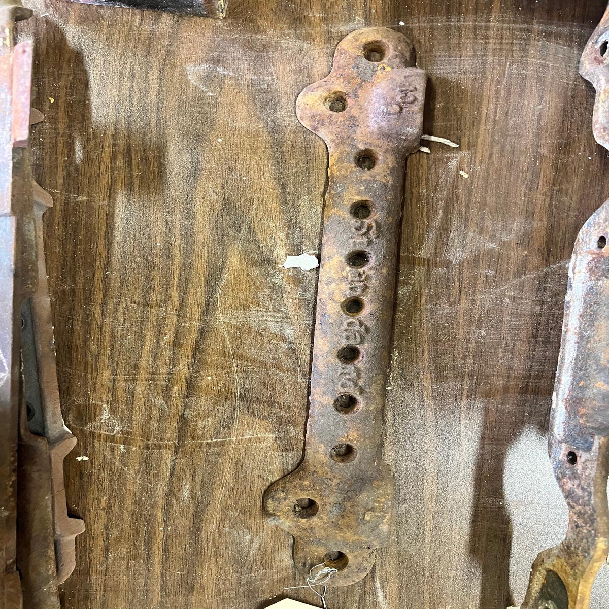 Iron Sink Mount (14 1/2)
